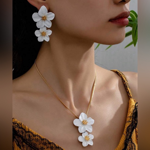White Flower Earrings and Necklace Set - Picture 1 of 7